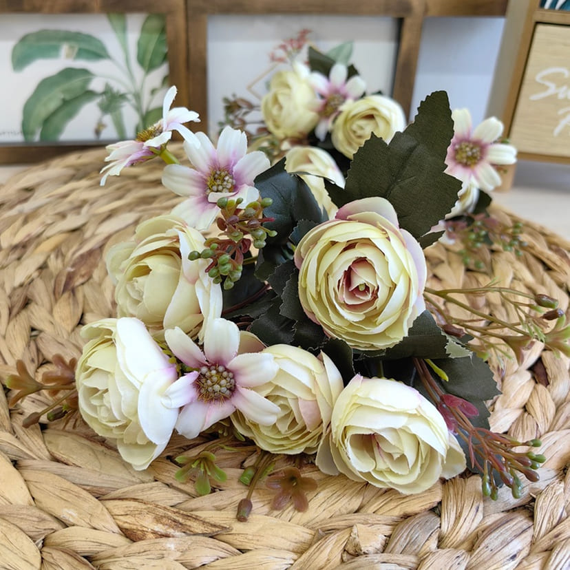 Искусственные цветы в Чебоксарах | Цветы искусственные «Камелии с мелкоцветом», сиренево-молочные, букет